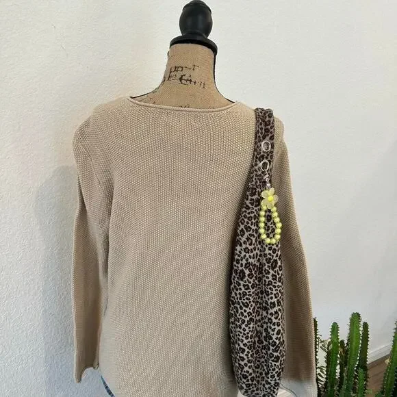 Vintage Tan long sleeve sweater with cute pocket mother of pearl button detail - Picture 5 of 8